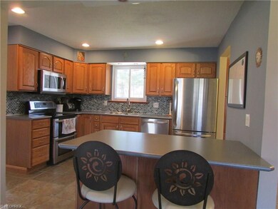 Newer Breakfast Bar & Counters