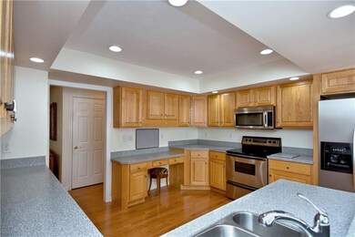 There is also a tray ceiling, planning desk and de