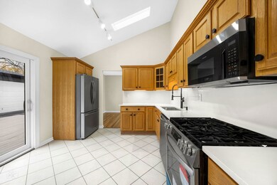 95 Des Plaines Ln, Hoffman Estates, IL 60169 - photo 7