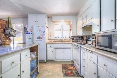 1486 W Jones Creek Rd, Grants Pass, OR 97526 - photo 2