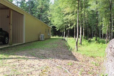 SHOP/APARTMENT: Acres of beautiful natural woods.