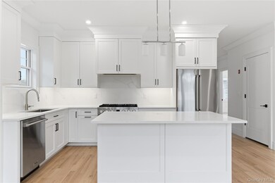 42 Alice Ct, East Rockaway, NY 11518 - photo 6