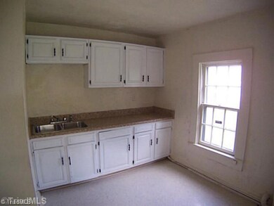 704 E Kearns Ave, High Point, NC 27260 - photo 3