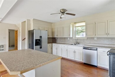 165 Georgetown Dr, Barnstead, NH 03225 - photo 6