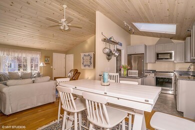 Dining & Kitchen