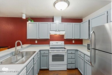 14-Kitchen_IMG_7542_SSW