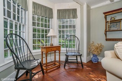 09_4096Main_198_SittingRoom_MLSuse_1500x
