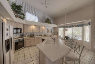 002_Kitchen