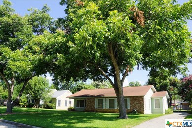 816 Bismark St, Seguin, TX 78155 - photo 3