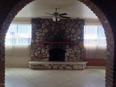 Living Room/Fireplace