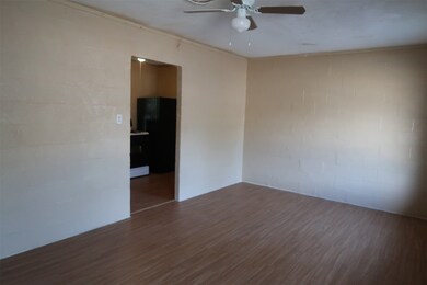 415 N Beauregard St unit 8, Alvin, TX 77511 - photo 3