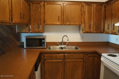Kitchen With Oak Cabinets