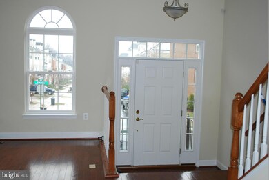 8001 Homefield Dr, Hyattsville, MD 20785 - photo 4