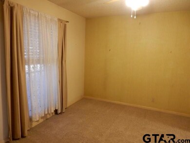 728 728 Oxford Dr, Tyler, TX 75703 - photo 5