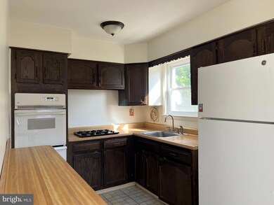 4263 Lyman Dr, Philadelphia, PA 19114 - photo 4