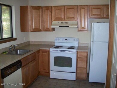 219 Sterling Cir unit 219, Bushkill, PA 18324 - photo 2