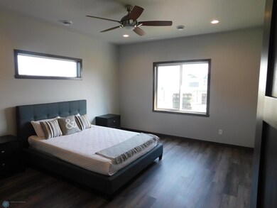 4203 Pine Pkwy S, Fargo, ND 58104 - photo 4