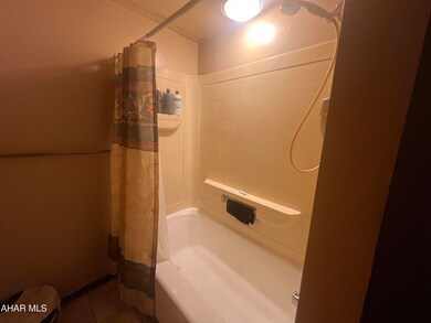 617 N 2nd St, Altoona, PA 16601 - photo 5