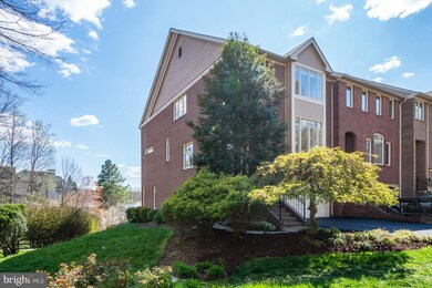 11512 Hemingway Dr, Reston, VA 20194 - photo 2