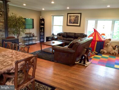 8811 Littlewood Rd, Parkville, MD 21234 - photo 5