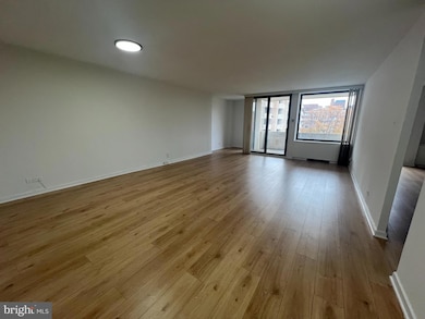 Tiber Island unit W505, Washington, DC 20024 - photo 2