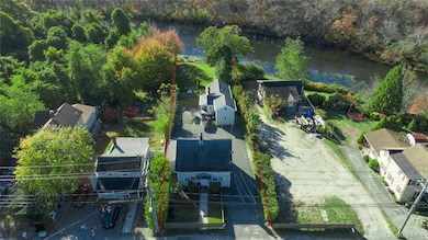 725 W Main St, Riverhead, NY 11901 - photo 4