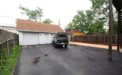 112 N Jackson St, Waukegan, IL 60085 - photo 4