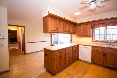 6128 Knollwood Dr, Oregon, WI 53575 - photo 4