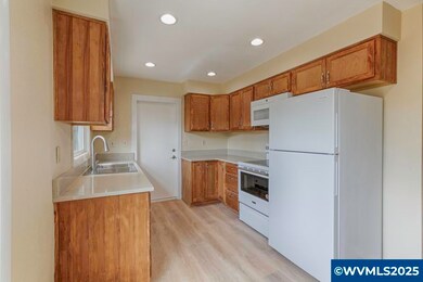 2635 5th St NE, Salem, OR 97301 - photo 7