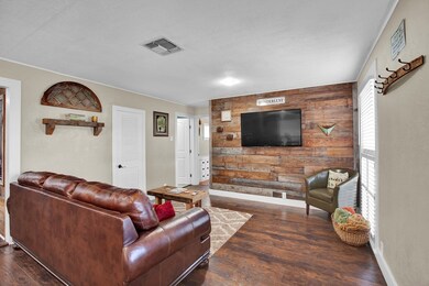 413 W San Antonio St, Fredericksburg, TX 78624 - photo 6