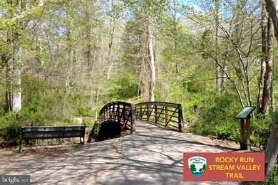 12904B Grays Pointe Rd, Fairfax, VA 22033 - photo 4