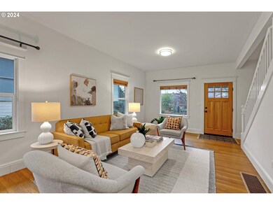 Living Room/Entrance