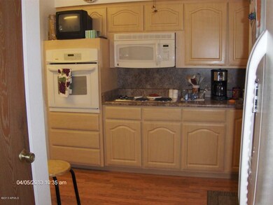 949 S RESEDA KITCHEN193