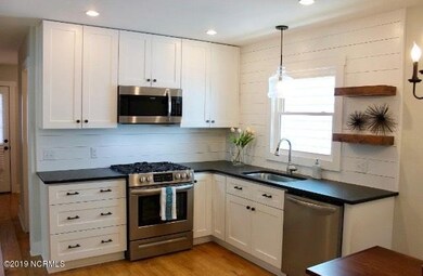 518 S 4th St, Wilmington, NC 28401 - photo 5