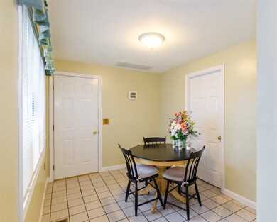 13 Walden Pond Dr, Nashua, NH 03064 - photo 4