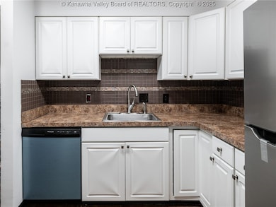 1420 Ravinia Rd, Charleston, WV 25314 - photo 7