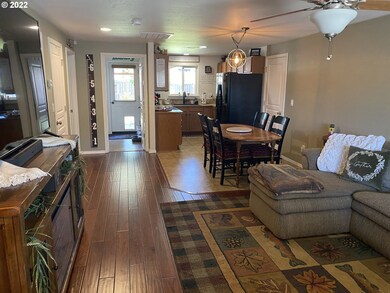 2043 S 58th St, Springfield, OR 97478 - photo 4