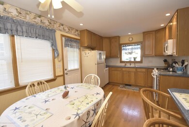 Eat-In Kitchen