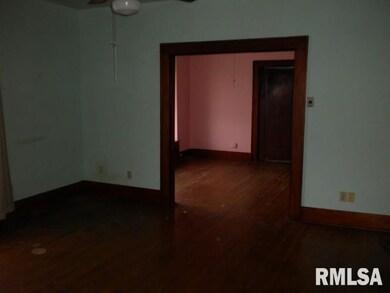 615 W Poplar St, Harrisburg, IL 62946 - photo 2