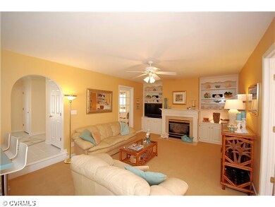Den/Family/Great Room - Great built-ins and a gas 