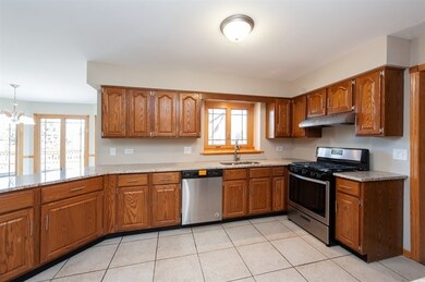 441 Fairway View Dr, Algonquin, IL 60102 - photo 2