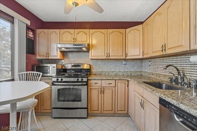81 Maple Hill Rd, Clifton, NJ 07013 - photo 5