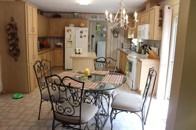 Kitchen & Dining area