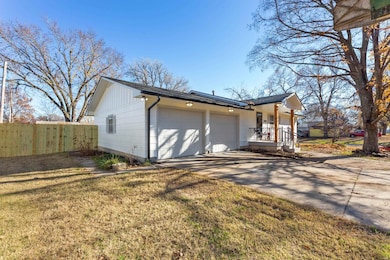 400 Highland Ave, Newton, KS 67114 - photo 2