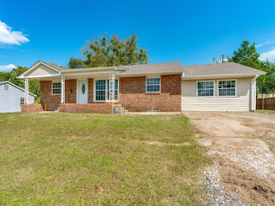 1024 Hillside Dr, Ada, OK 74820 - photo 3