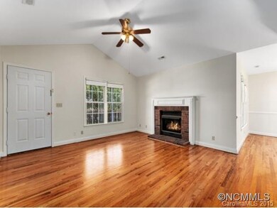 61 Round Top Rd, Asheville, NC 28803 - photo 4