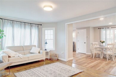 Living room to dining area