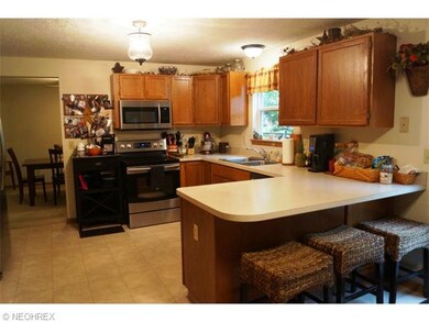 ENJOY ALL YOUR FAMILY GATHERINGS IN THIS KITCHEN  