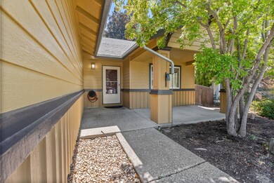 19985 Powers Rd, Bend, OR 97702 - photo 2