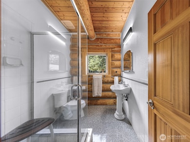 Main floor 3/4 bathroom